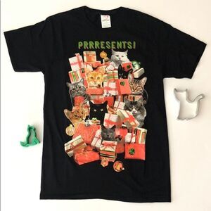 Christmas Holiday Cat Presents Graphic Tee Black Size Small